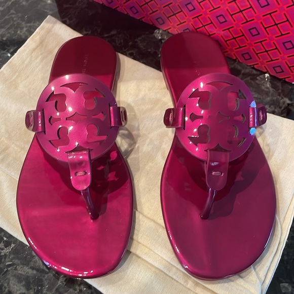 Tory Burch Miller patent soft Sandals - Picture 7 of 14